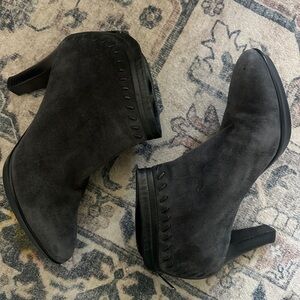 Aquatalia Dark Gray Suede Ankle Booties Women’s Size 6.5